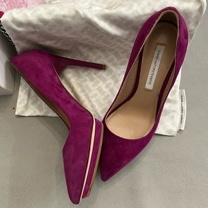 Diane Von Furstenberg magenta suede pumps